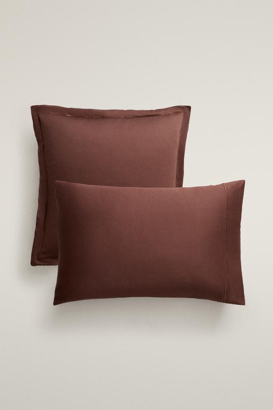 SATEEN PILLOWCASE WITH TRIM (300 THREAD COUNT) - Wine by Zara - Image 0