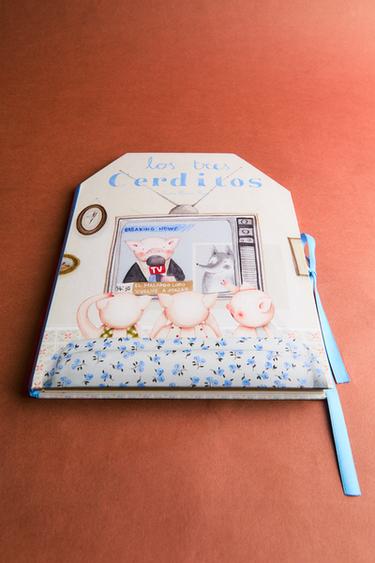 LIBRO CARRUSEL LOS TRES CERDITOS (ESPAÑOL) - Multicolor de Zara