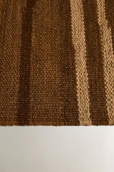 TAPIS RAYURES FRANGES - Marron de Zara - Image 2