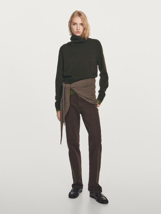 Short knit cashmere sweater