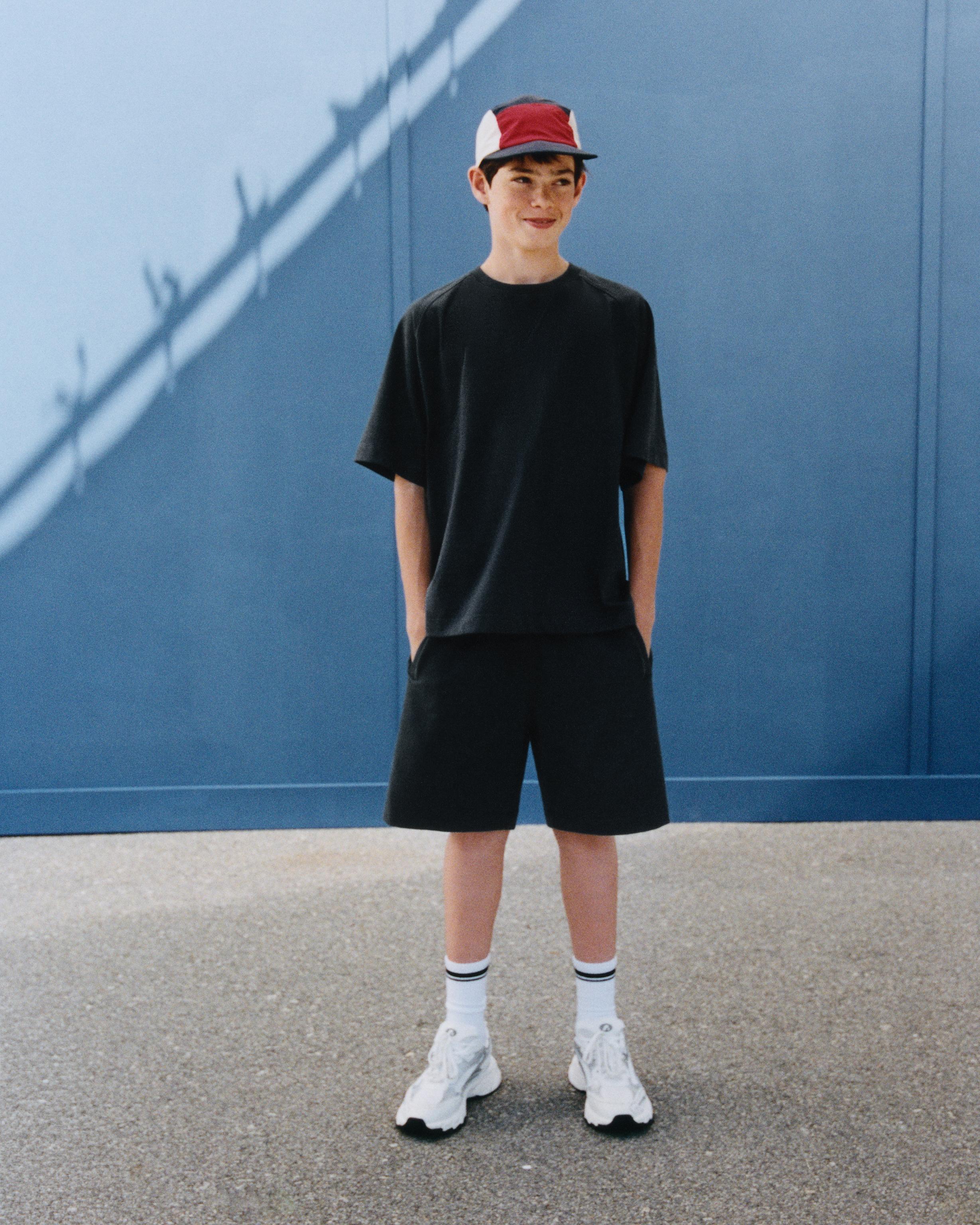 T-SHIRT AND SHORTS SET — Black