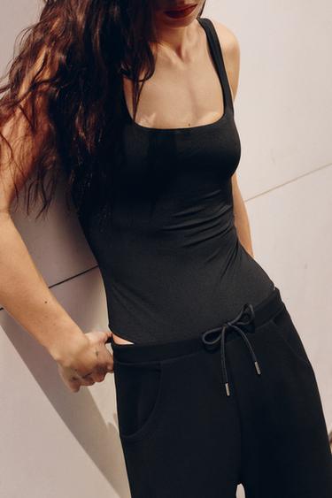BODY ELASTICIZZATO CON SCOLLO QUADRATO - Nero di Zara