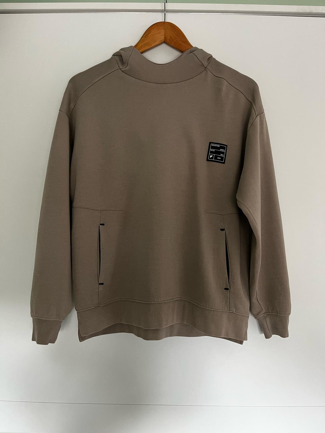 SPORTY HOODIE WITH LABEL