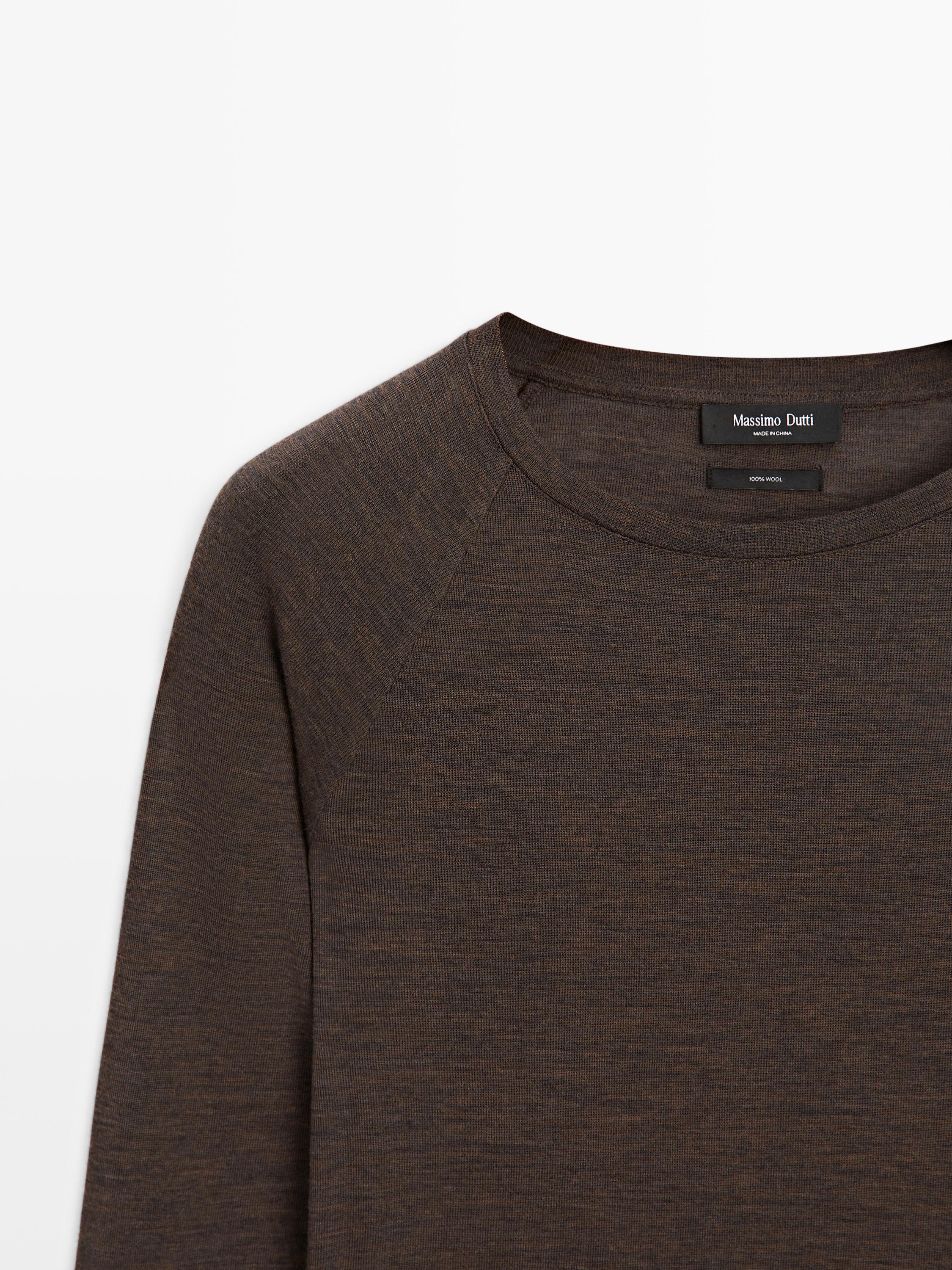 Wool T-shirt with raglan sleeves