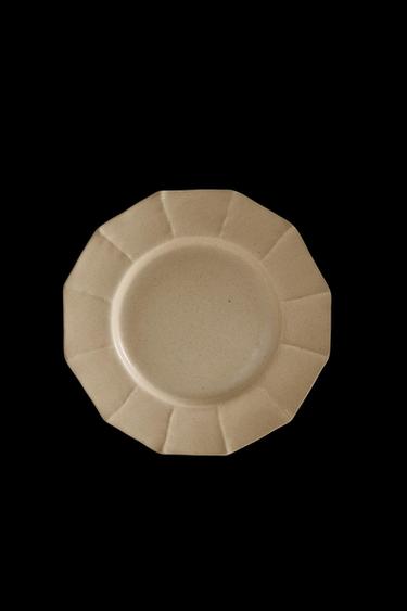 STONEWARE DINNER PLATE WITH RAISED LINE BORDER DESIGN - Sand by Zara