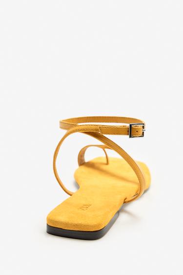 SANDALIA PLANA SERRAJE LIMITED EDITION - Mostaza de Zara