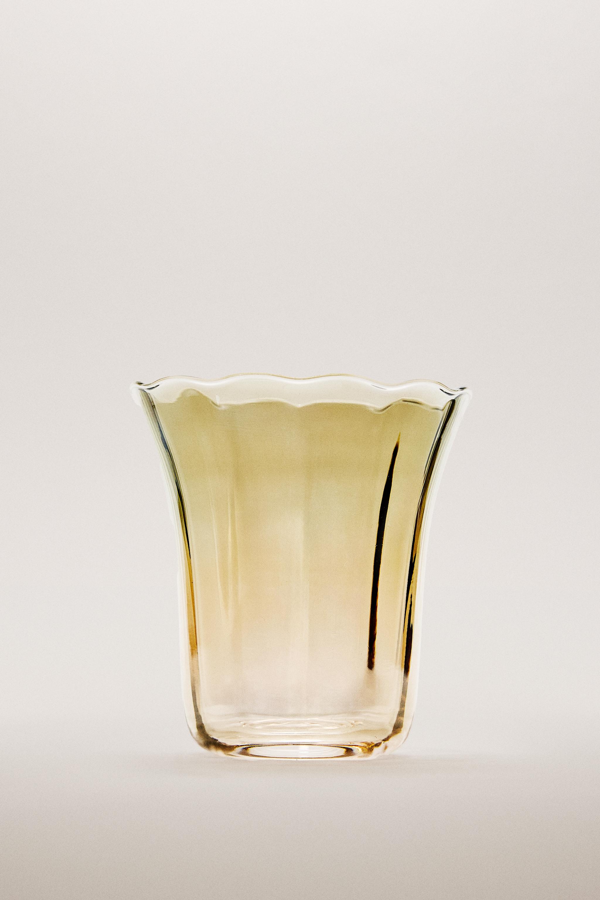 BELL-SHAPED GLASS TUMBLER