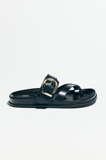 SANDALES PLATES BOUCLE - Noir de Zara