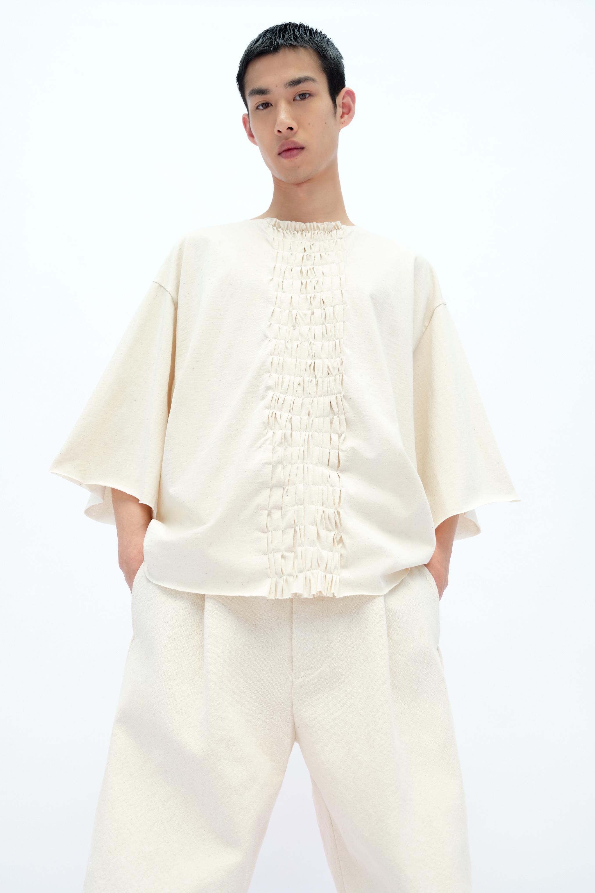 ZARA プリーツ パフ Ｔシャツ X FANGLU LIN 5644/244 VOLUMINOUS PLEATED T-SHIRT X FANGLU LIN - Beige | ZARA Spain