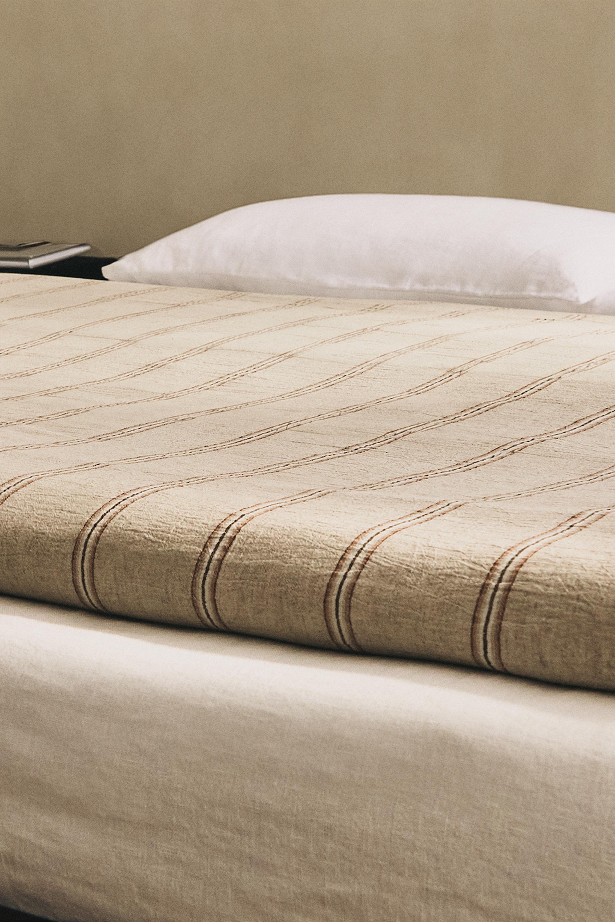 ZARA ♡ベッドカバー♡美品　紫 ZARA HOME♡ベッドカバー♡美品 紫