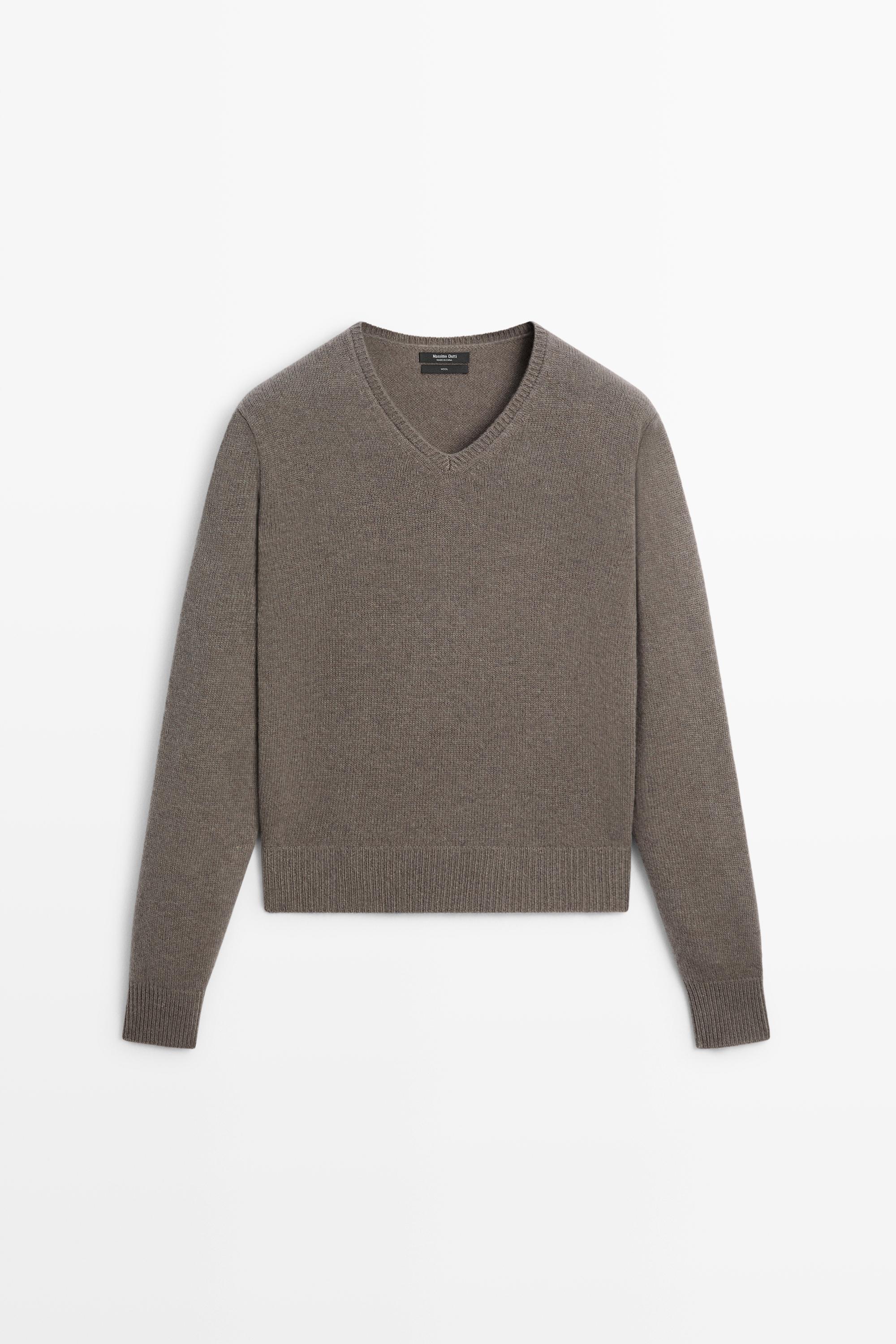 100% wool V-neck knit sweater