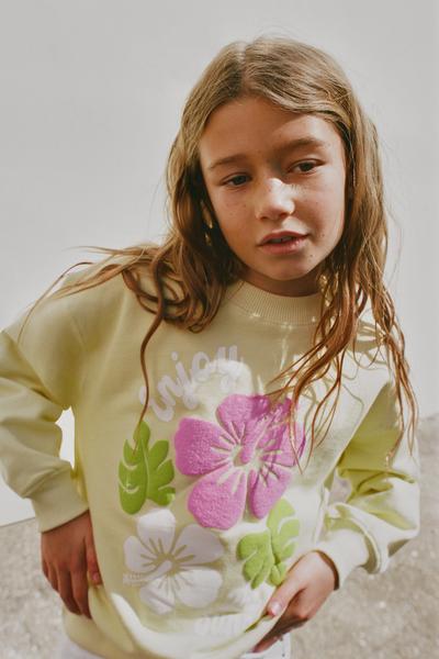 SWEATSHIRT MIT BLUMEN-RELIEF - Hellgrün von Zara