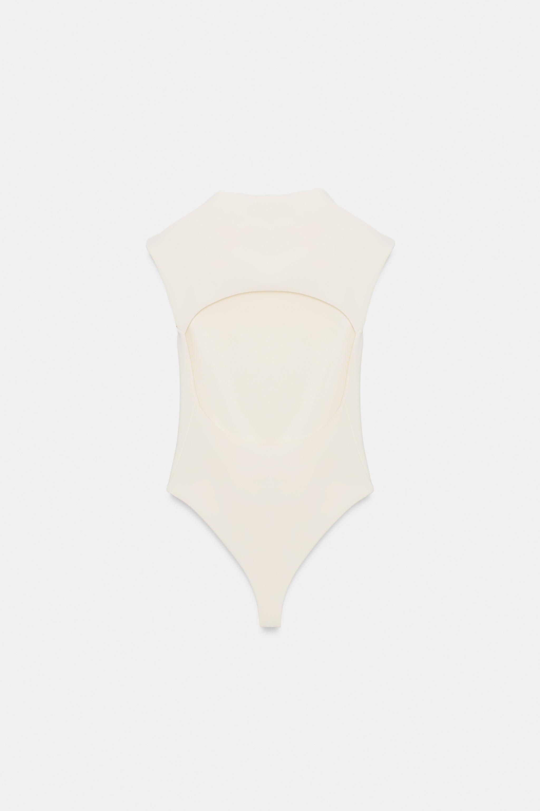 BODY STRETCH CUT OUT