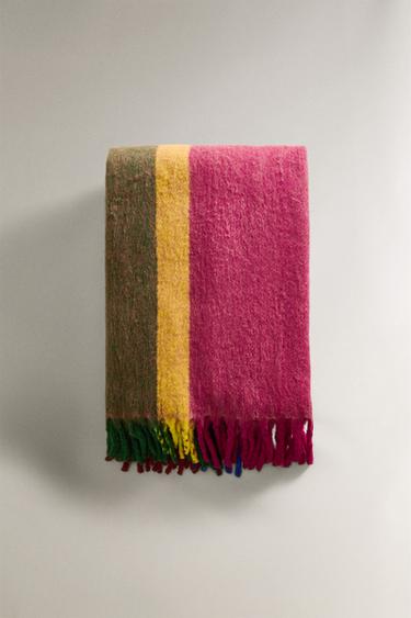 THROW WITH IRREGULAR STRIPES X COLLAGERIE - striped by Zara