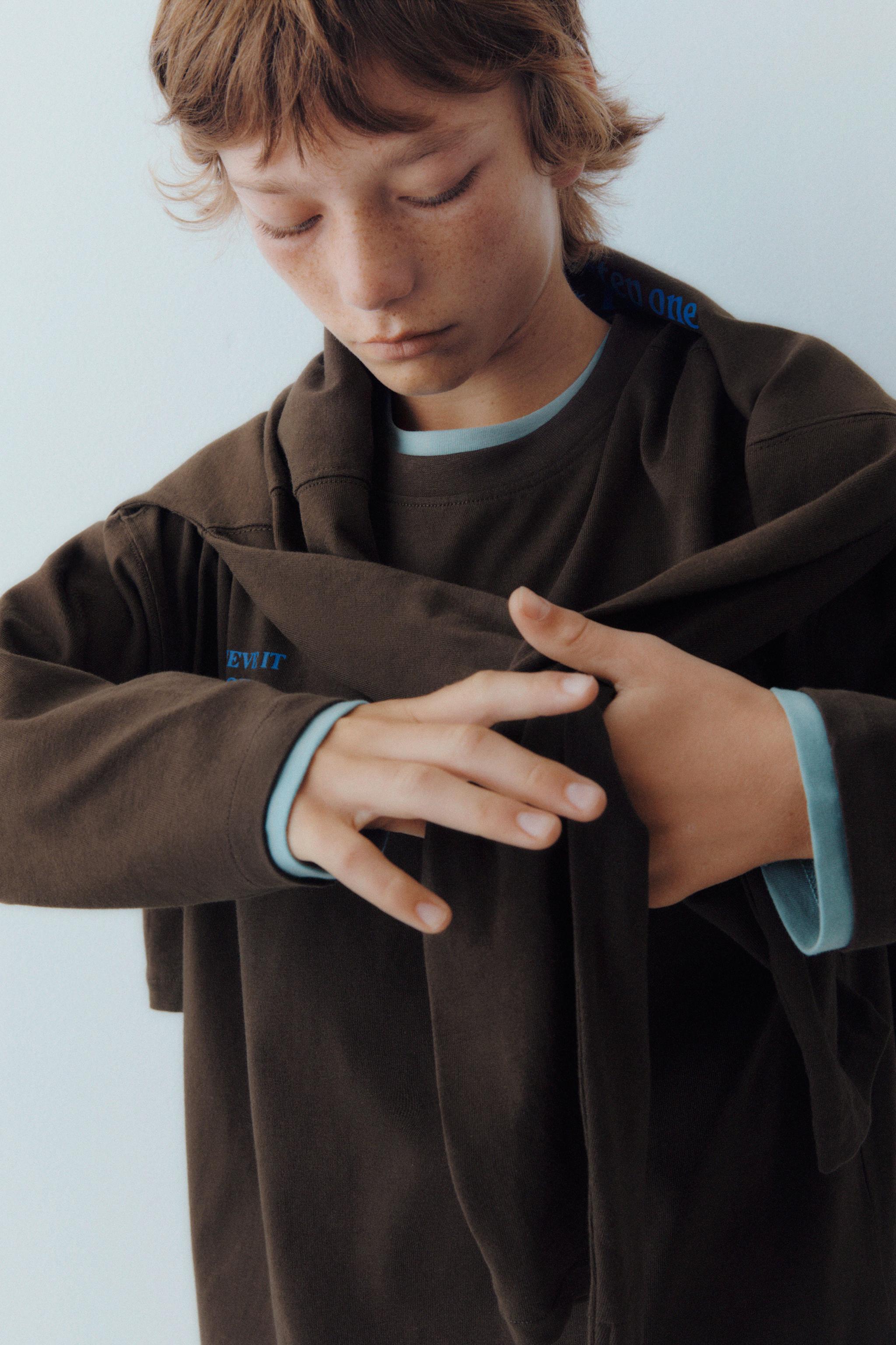 CONTRASTING TEXT PRINT T-SHIRT