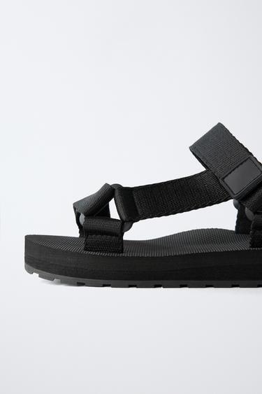 FUNKTIONS-SANDALE - Schwarz von Zara