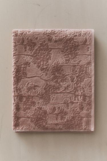 منشفة حمام مشجرة جاكار - وردي مغبر الخاص بـ Zara