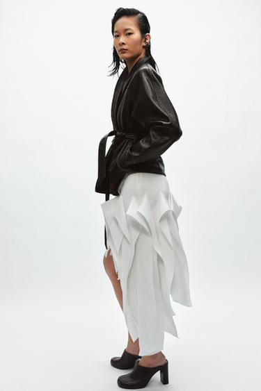 CHAMARRA EFECTO PIEL CINTURÓN ZW COLLECTION - Marrón oscuro de Zara