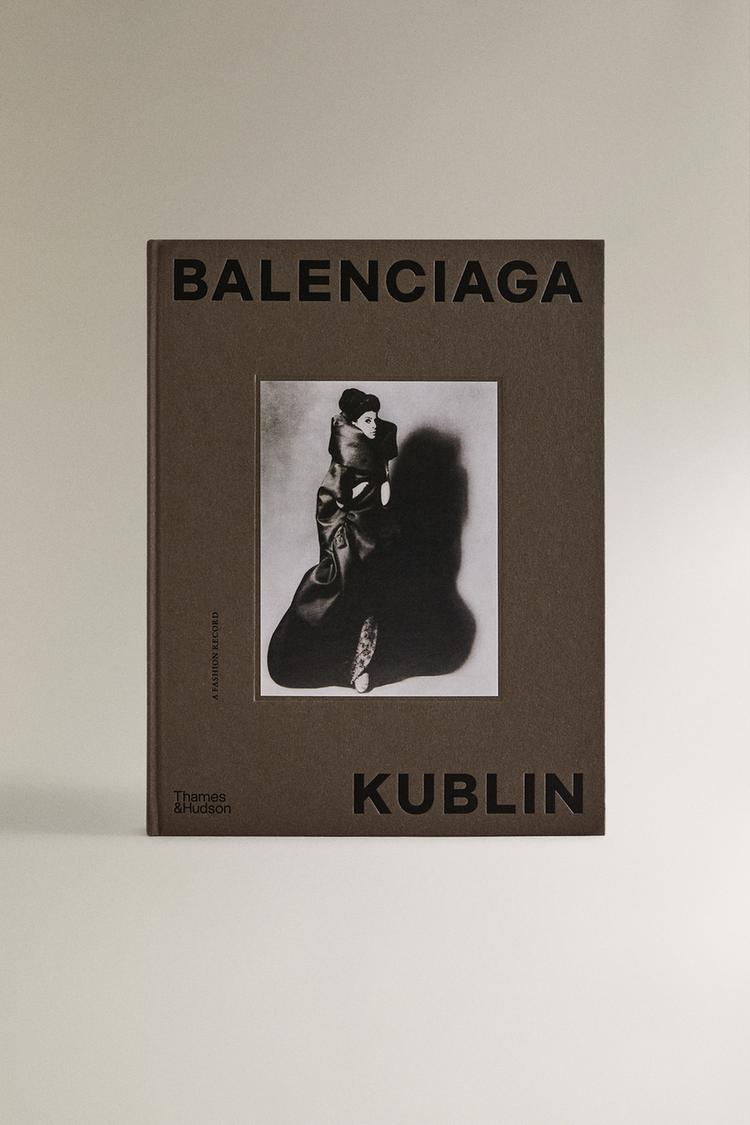 BALENCIAGA KUBLIN BOOK (ENGLISH) — Grey