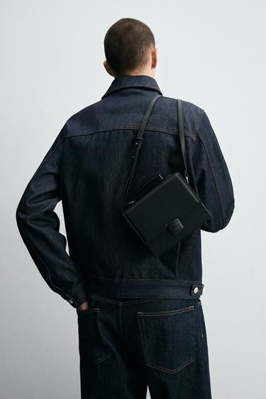 حقيبة كروس بودي طراز صندوق - أسود الخاص بـ Zara