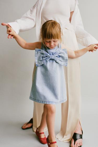 ROBE EN DENIM AVEC LACET - Bleu moyen de Zara