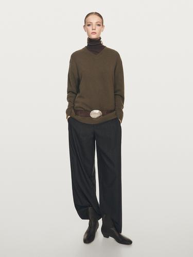 Jersey oversize cuello pico 100% cashmere - Verde vigoré de Zara - Imagen 0
