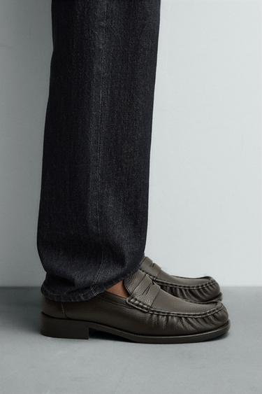 MOCASSINS EN CUIR ÉDITION LIMITÉE - Marron foncé de Zara - Image 1