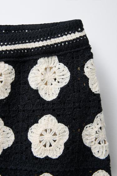 JUPE EN MAILLE À FLEURS - Noir de Zara - Image 2