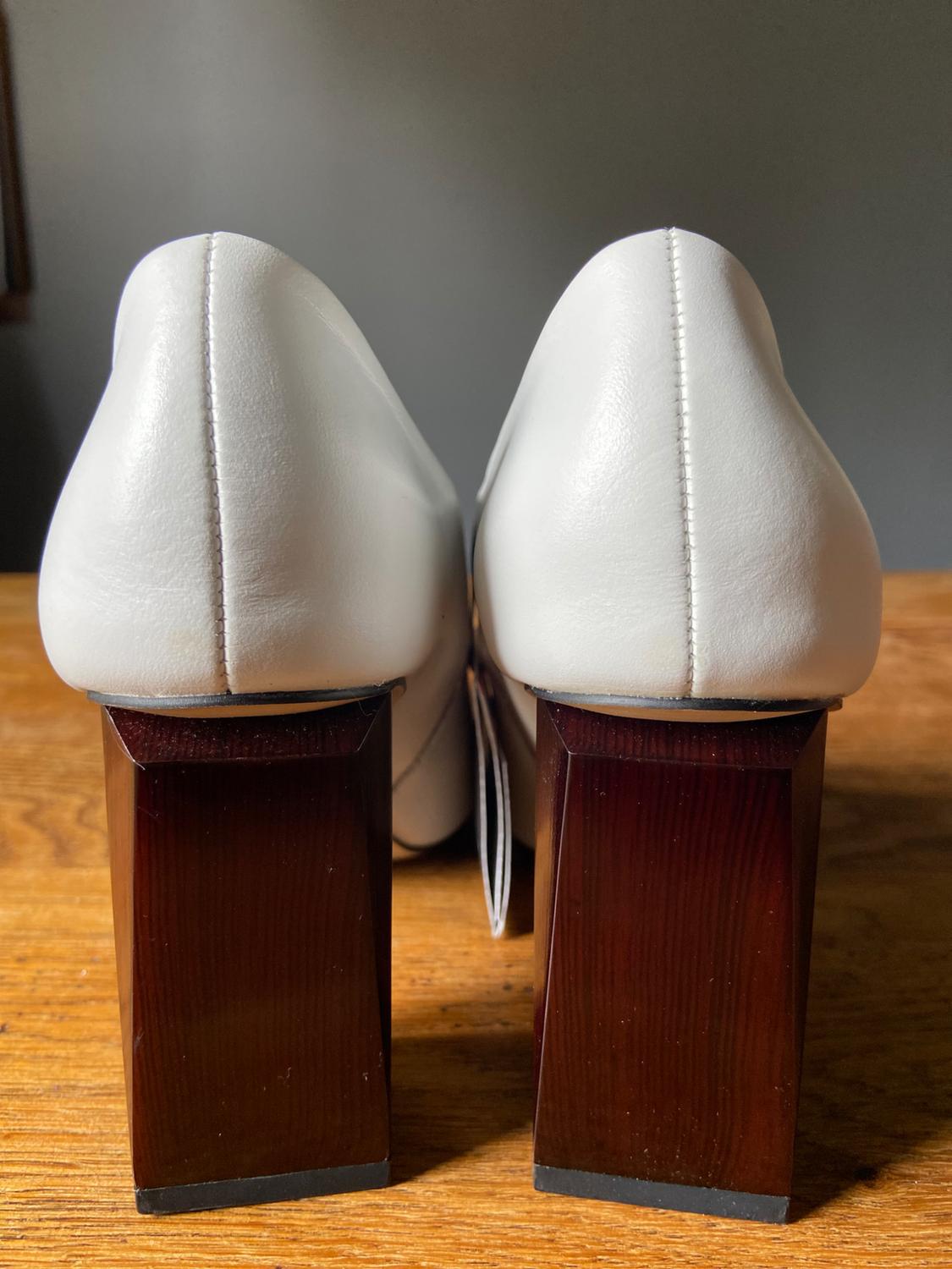 WHITE LEATHER HEEL SHOE - Image 3