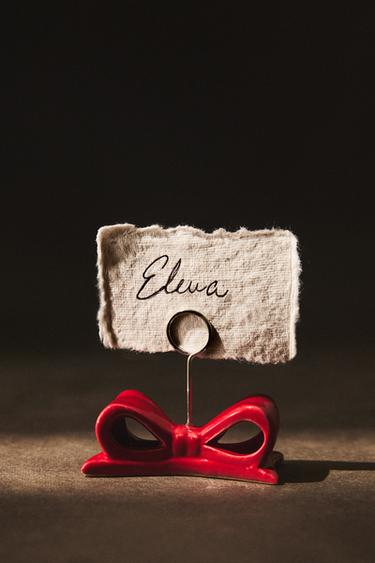 Zara Kırmızı - SERAMİK KURDELE ŞEKLİNDE YILBAŞI MASA KARTI TUTUCU (4'LÜ PAKET)