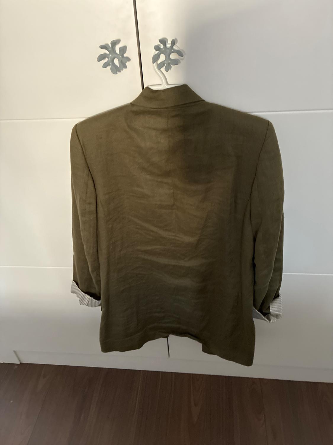 BLAZER DE LINO EN TONO VERDE CAQUI - Image 2