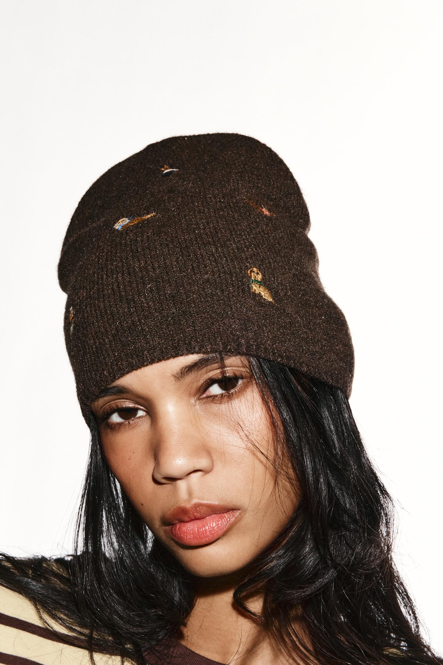 Женская шапка Zara Embroidered Knit Beanie, цвет: Коричневый — фото 2