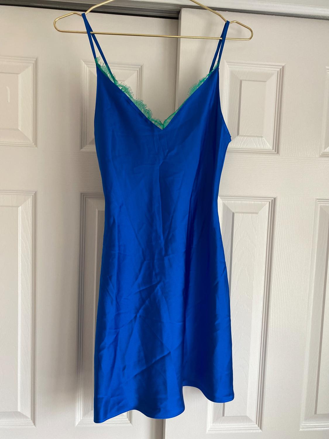 VESTIDO LENCERO SATINADO - Image 4