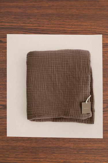 ZARA TIMELESS - MANTA TEXTURA LISA - Marrón de Zara
