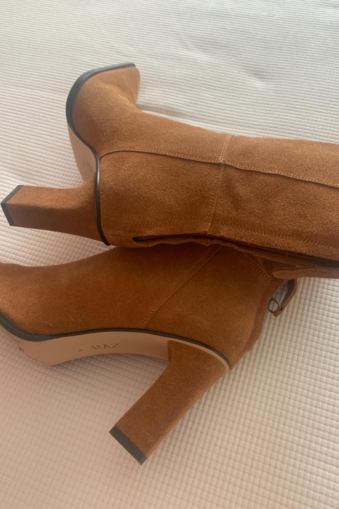 BOTINES CAMEL TACÓN ANTE - Image 3