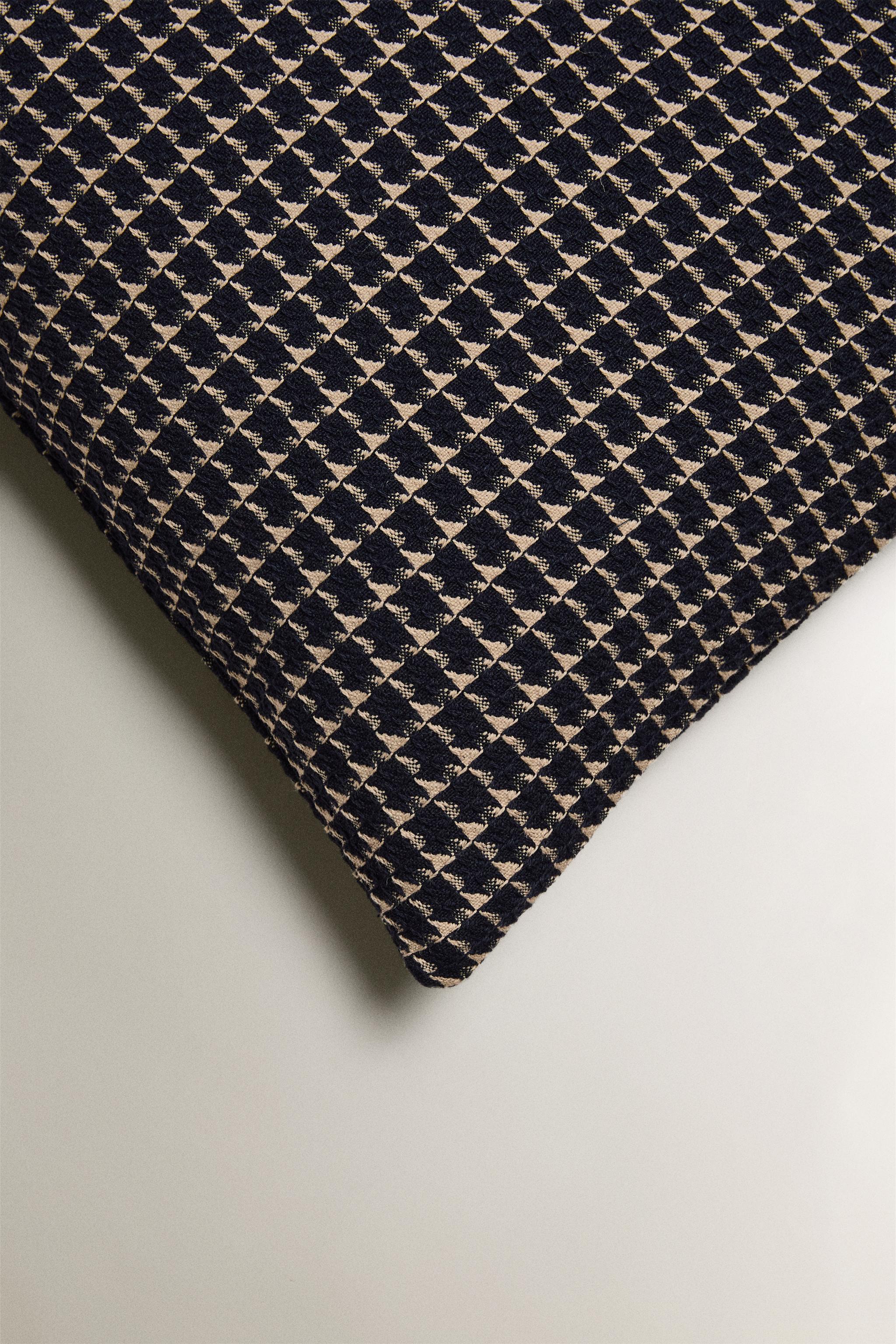 TEXTURED THROW PILLOW COVER