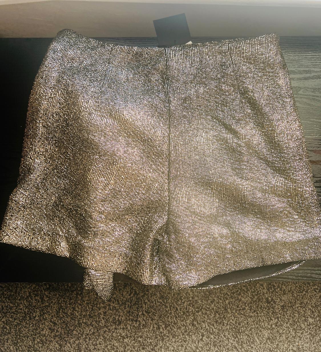 SKORT WITH KNOT DETAIL - Image 2