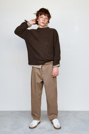 بنطلون بقصة مستقيمة وبنسات - مِحْمر الخاص بـ Zara