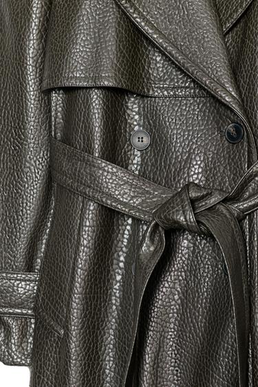 ABRIGO EFECTO PIEL - Khaki de Zara