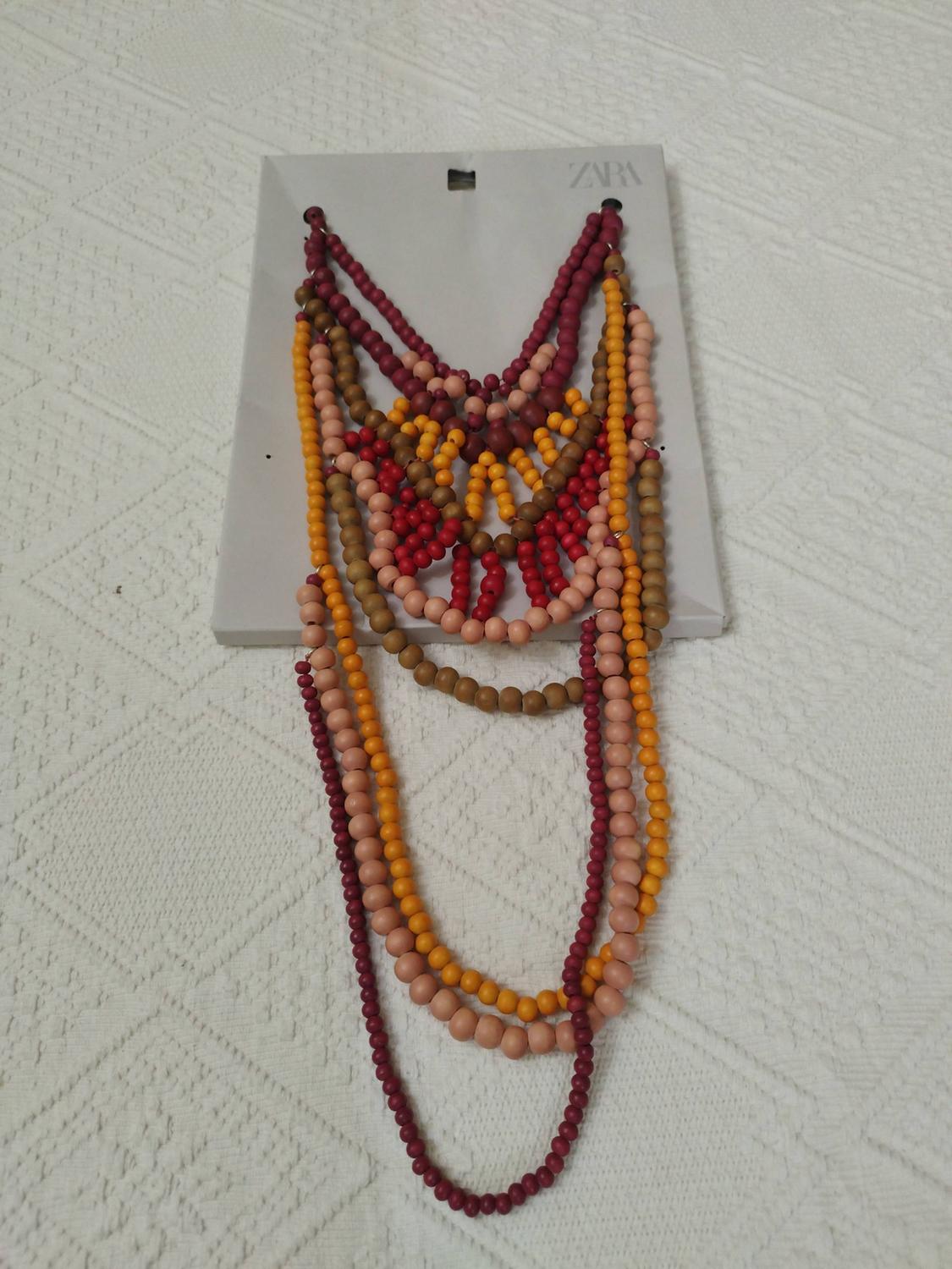 WOODEN BEAD CASCADE NECKLACE - Image 3