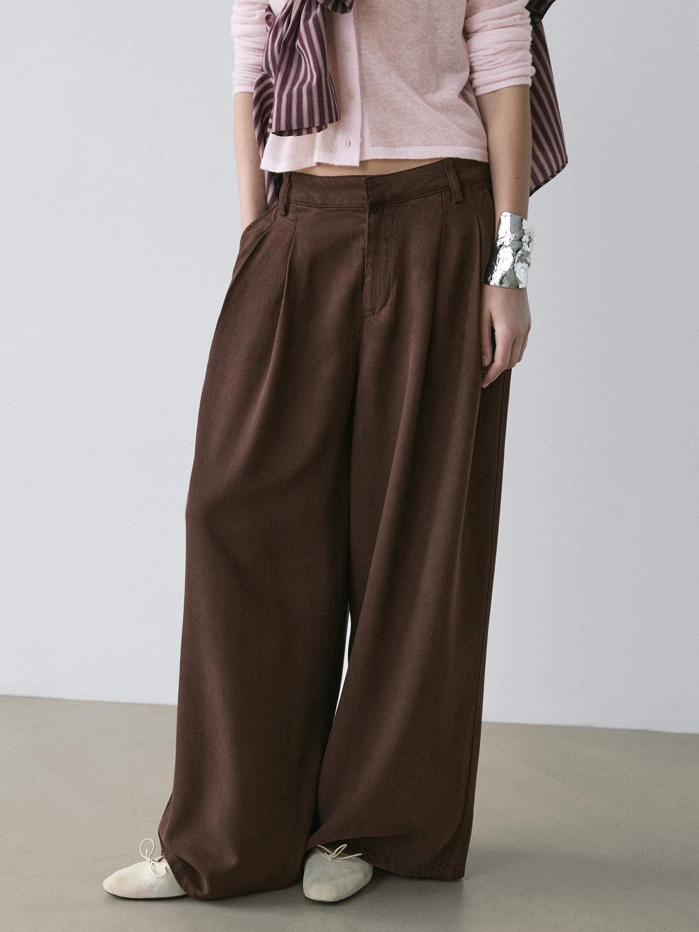 Pleated wide-leg pants