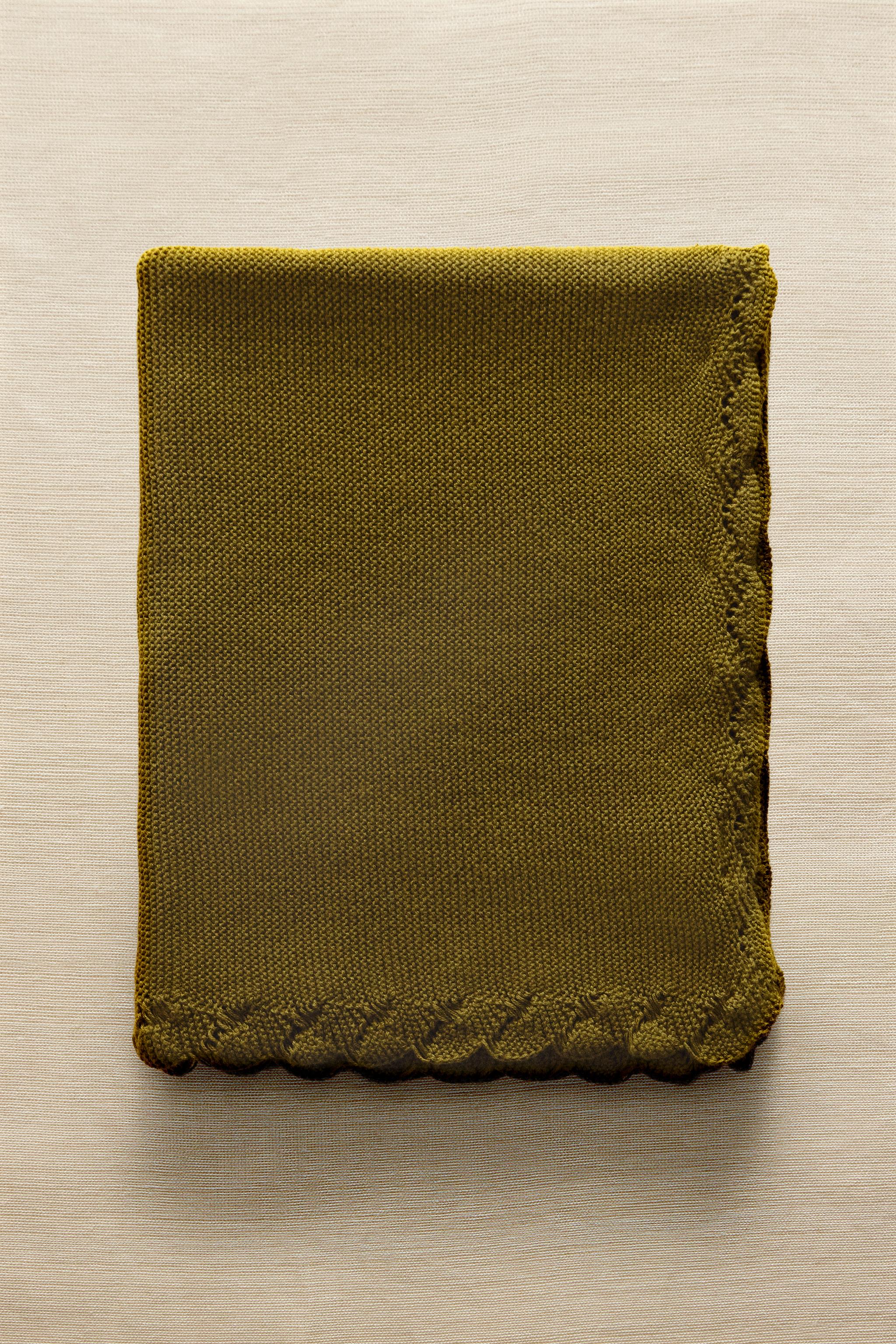 BABY BLANKET WITH CROCHET TRIM