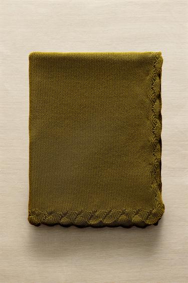 TÆPPE TIL BØRN MED HÆKLET KANT - grøn fra Zara