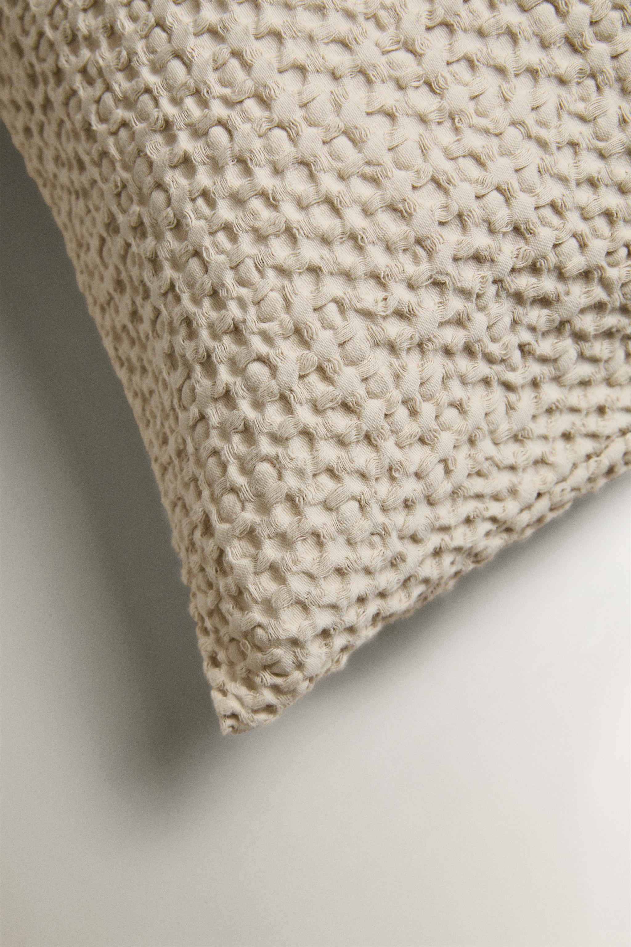 WAFFLE-KNIT THROW PILLOW COVER — Light gray