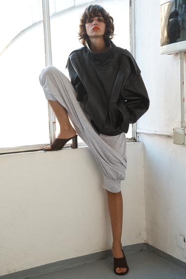 SANDALIA PIEL TACÓN ANCHO - Marrón de Zara