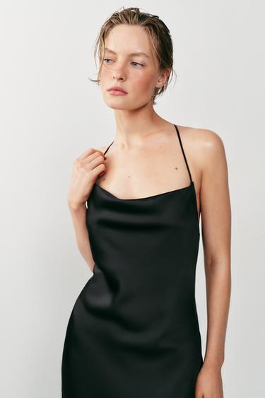 ROBE LONGUE SATINÉE AVEC ACCESSOIRE AU DOS - Noir de Zara - Image 2