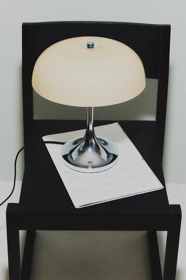 LÁMPARA MESA METAL Y VIDRIO -  de Zara