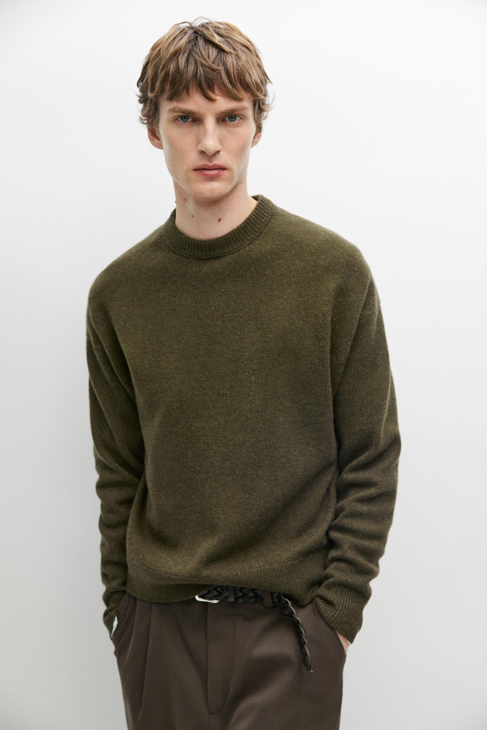 100% wool knit round-neck sweater