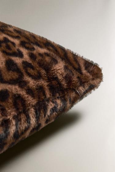HOUSSE DE COUSSIN IMITATION FOURRURE ET IMPRIMÉ ANIMALIER - Leopard de Zara - Image 3