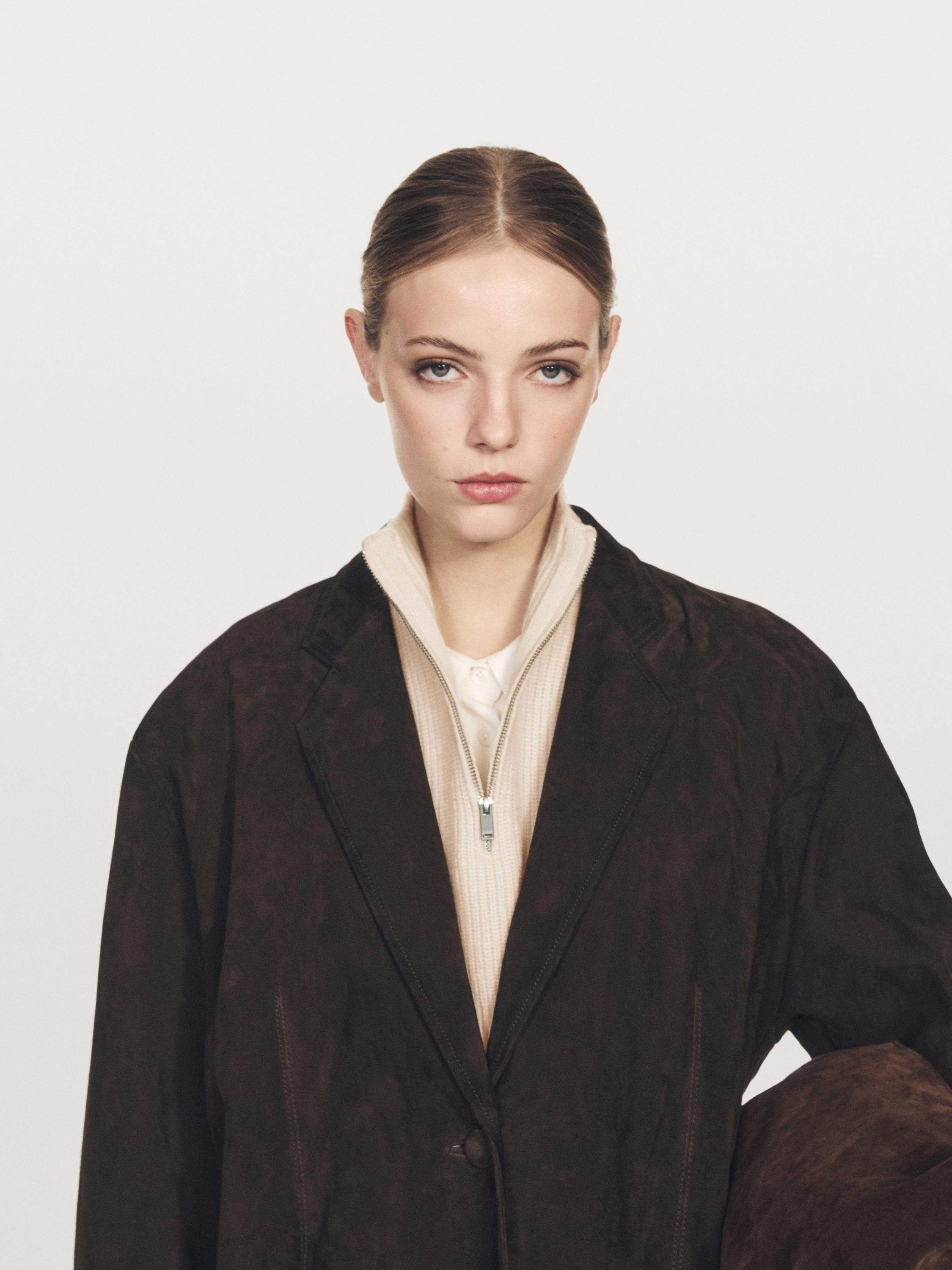 Short wool blend chest with zip